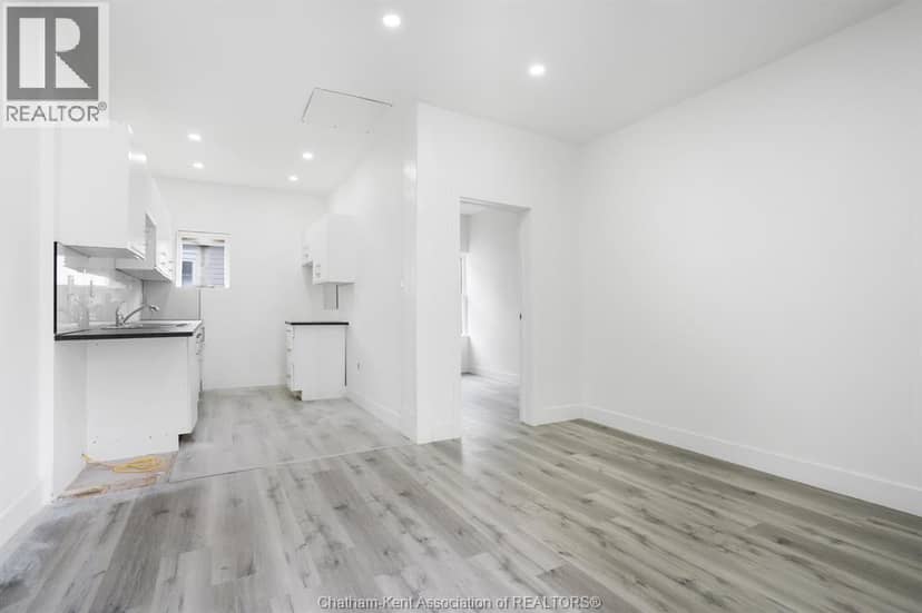 320 Lafontaine STREET — photo 22 of 40