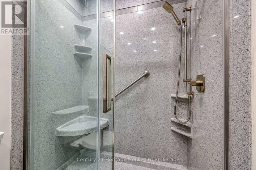 81 Glenn Avenue N — photo 24 of 40