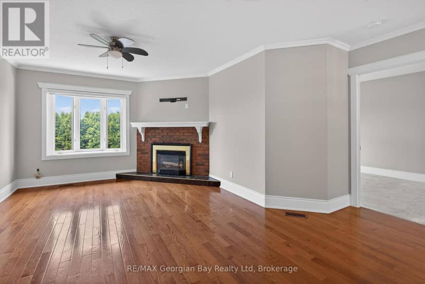 63 - 696 King Street — photo 9 of 38