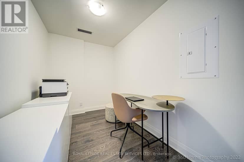405 - 151 Avenue Road — photo 18 of 26