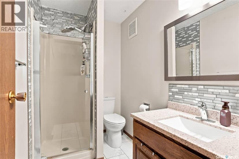 109 South AVENUE E — photo 17 of 40