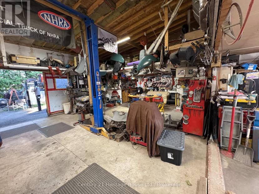 370 Foster Street — photo 8 of 22