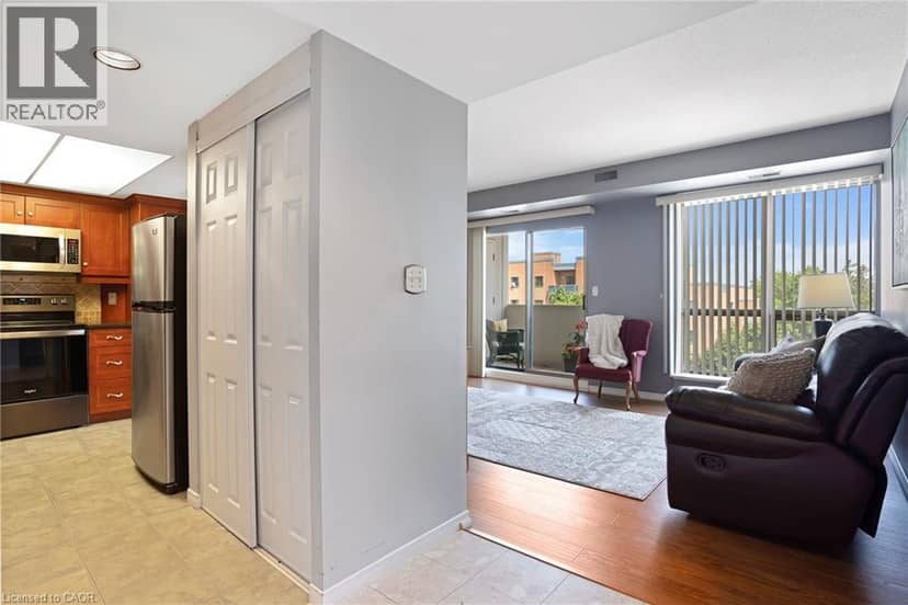 3267 KING Street E Unit# 505 — photo 7 of 32