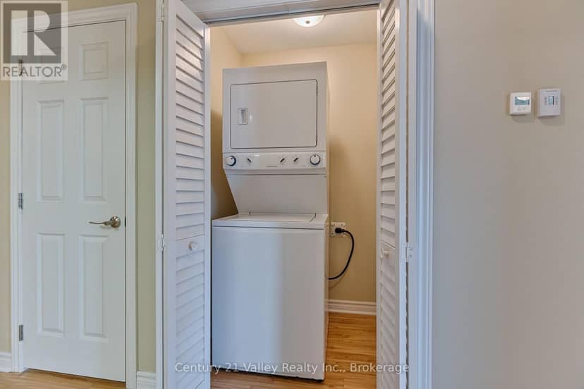528B Wellington Street — photo 16 of 34