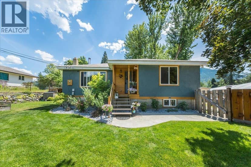 526 12TH Avenue, Genelle