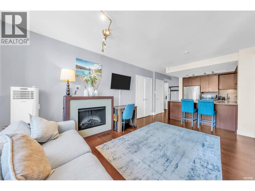 1301 158 W 13TH STREET, North Vancouver