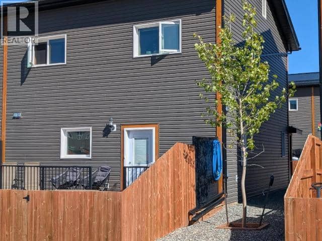 3-160 Leota Street — photo 3 of 18