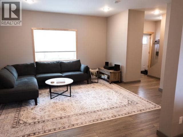 3-160 Leota Street — photo 4 of 18