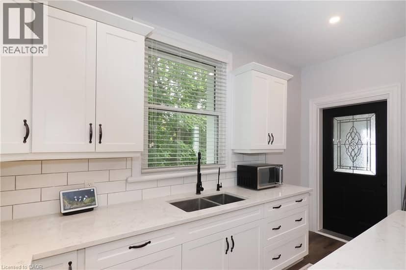 19 DOUGLAS Street — photo 14 of 40