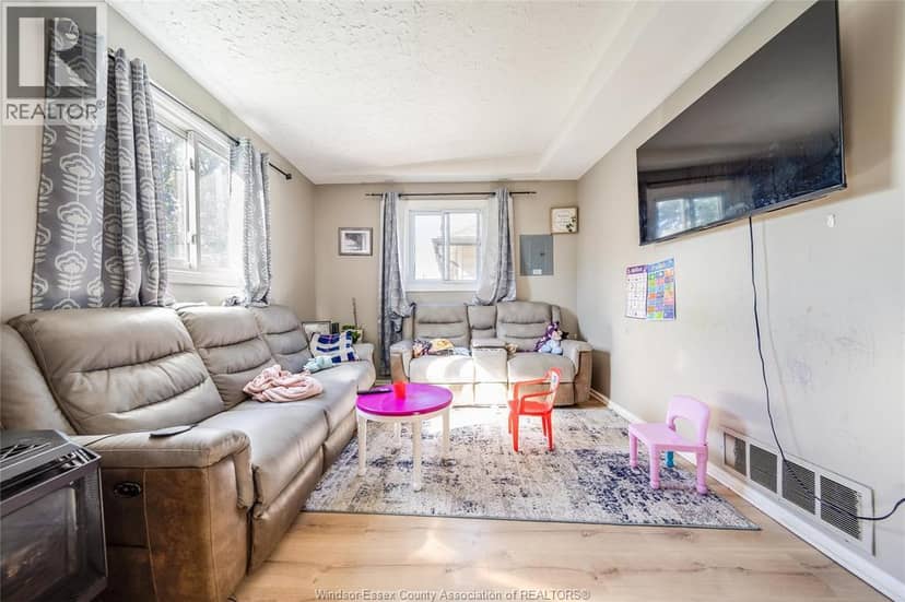 1249 Marentette Avenue — photo 4 of 36
