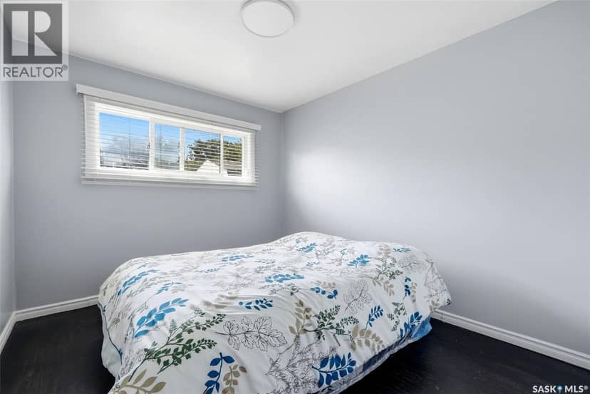 1321 Victoria AVENUE — photo 11 of 33