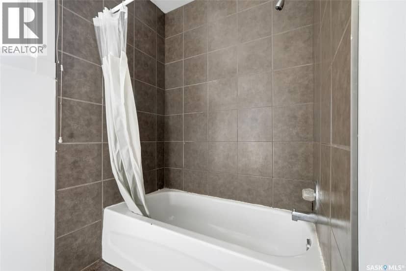 1321 Victoria AVENUE — photo 14 of 33