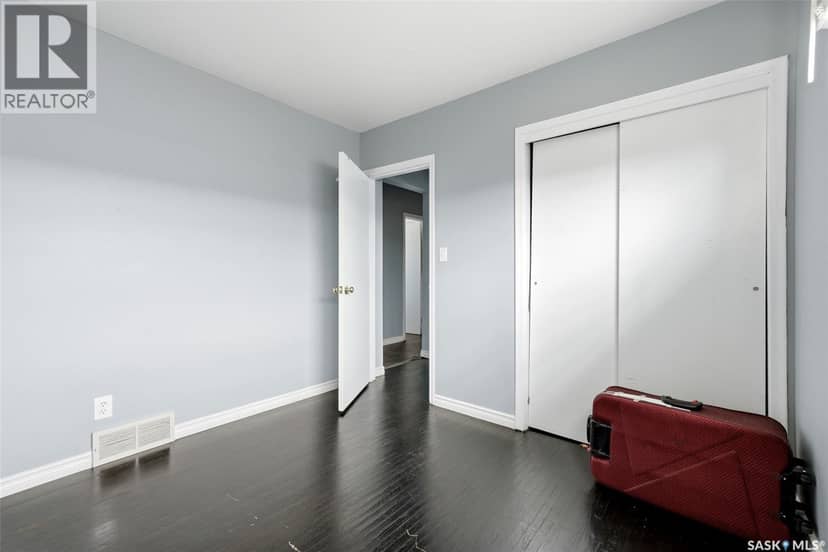 1321 Victoria AVENUE — photo 16 of 33