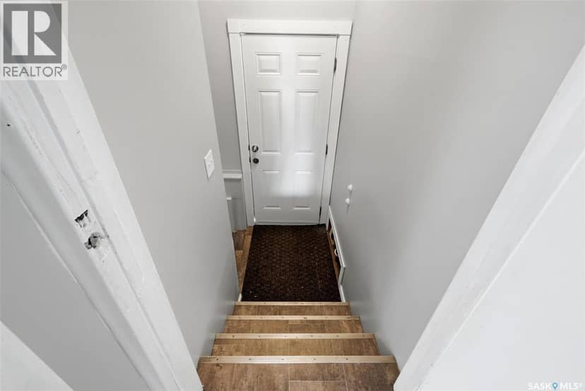1321 Victoria AVENUE — photo 17 of 33