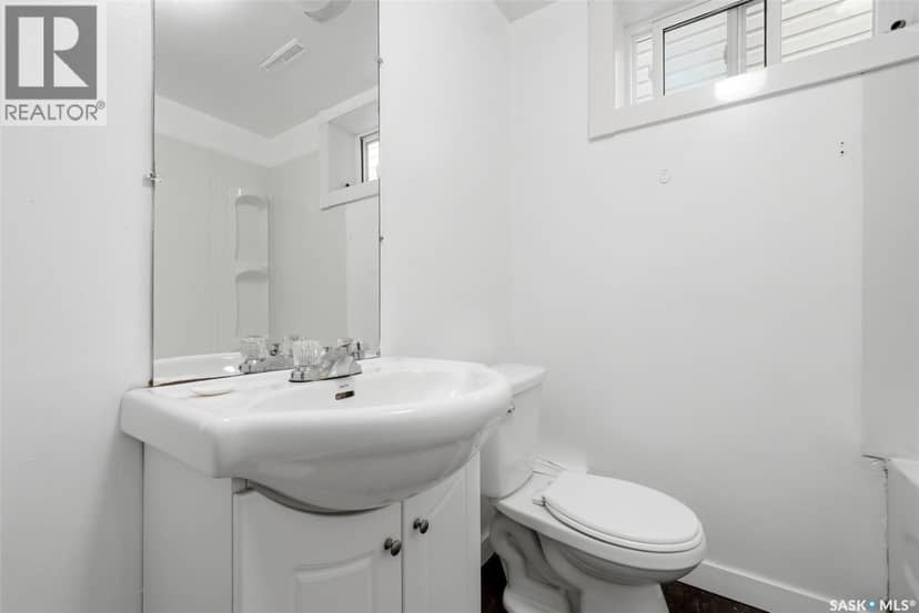 1321 Victoria AVENUE — photo 26 of 33