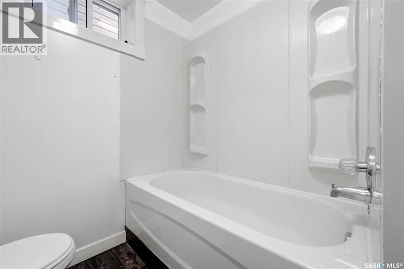 1321 Victoria AVENUE — photo 27 of 33