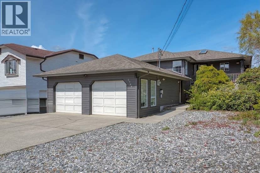 5796 TRAIL AVENUE, Sechelt