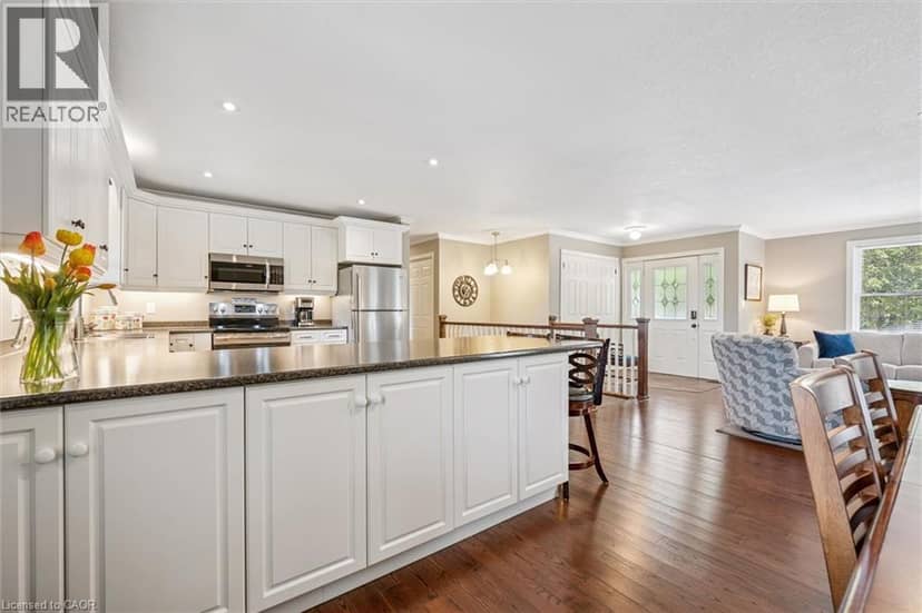 495190 TRAVERSTON Road — photo 9 of 40