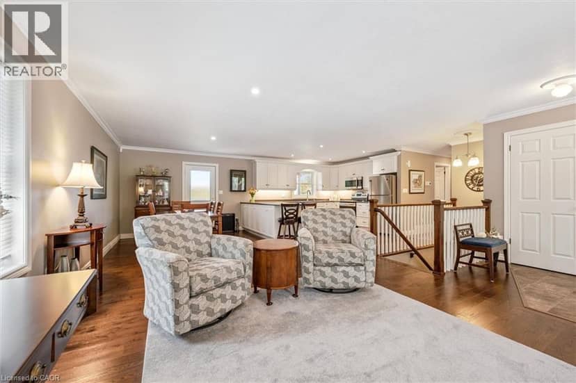 495190 TRAVERSTON Road — photo 4 of 40