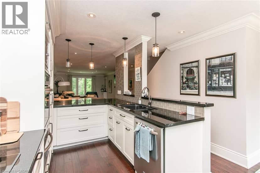28 AHRENS Street W Unit# D — photo 12 of 40