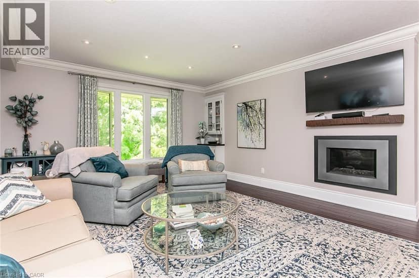 28 AHRENS Street W Unit# D — photo 21 of 40