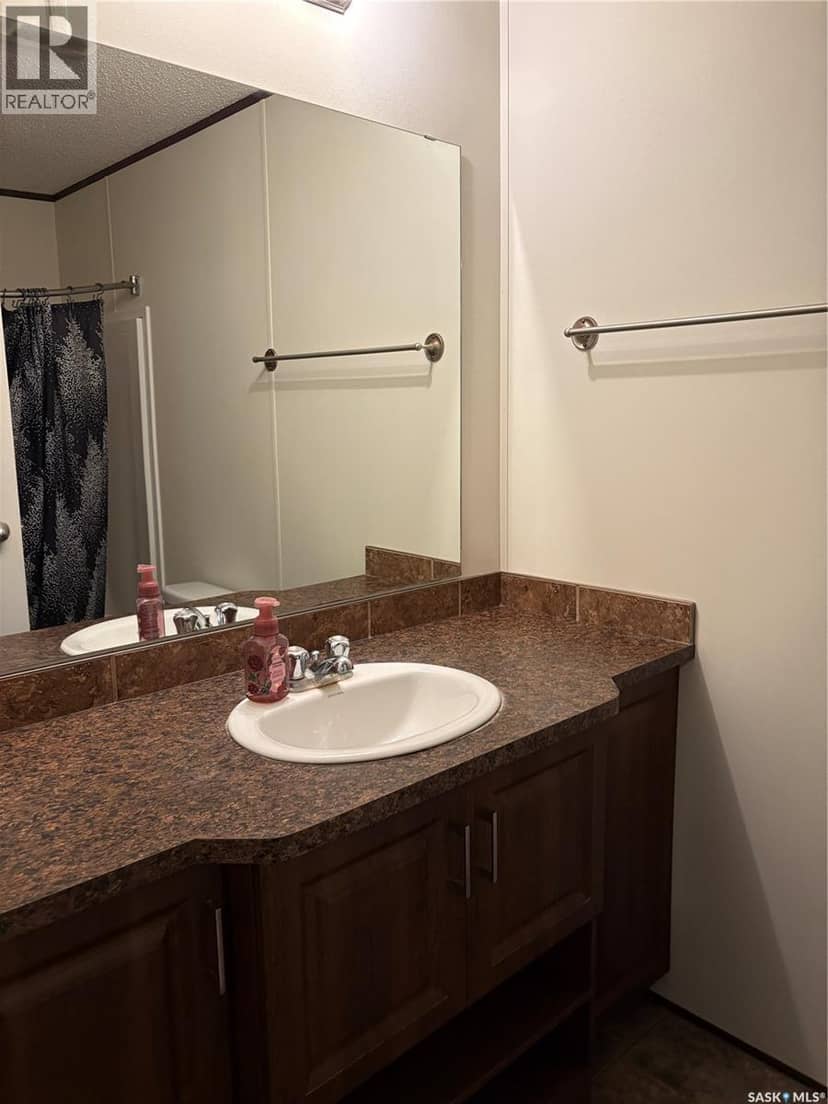 69 Railway AVENUE — photo 15 of 34