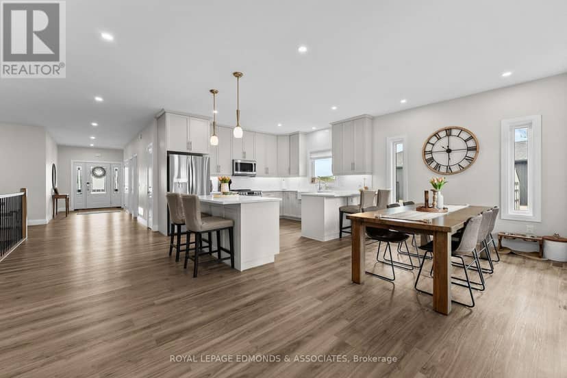 39 Morrison Drive — photo 12 of 40