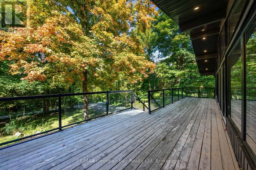 1745 Twin Oaks Crescent — photo 4 of 32