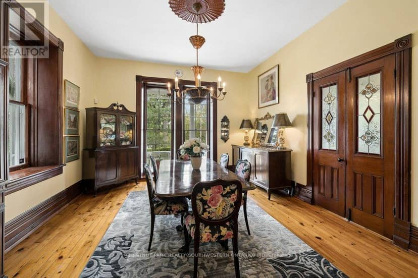 212 Queen Street E — photo 12 of 40
