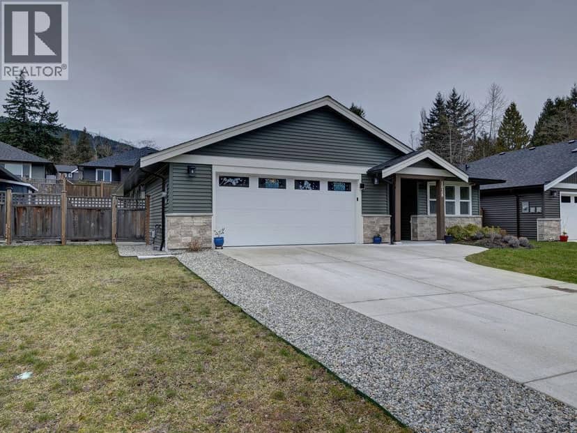 1028 CELIA CRESCENT, Gibsons, photo 2