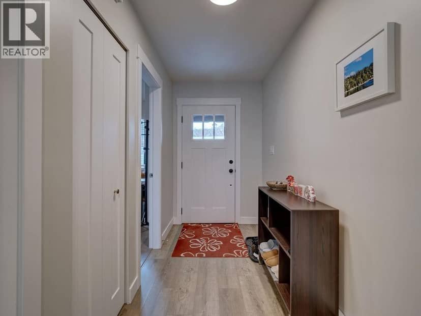 1028 CELIA CRESCENT, Gibsons, photo 4