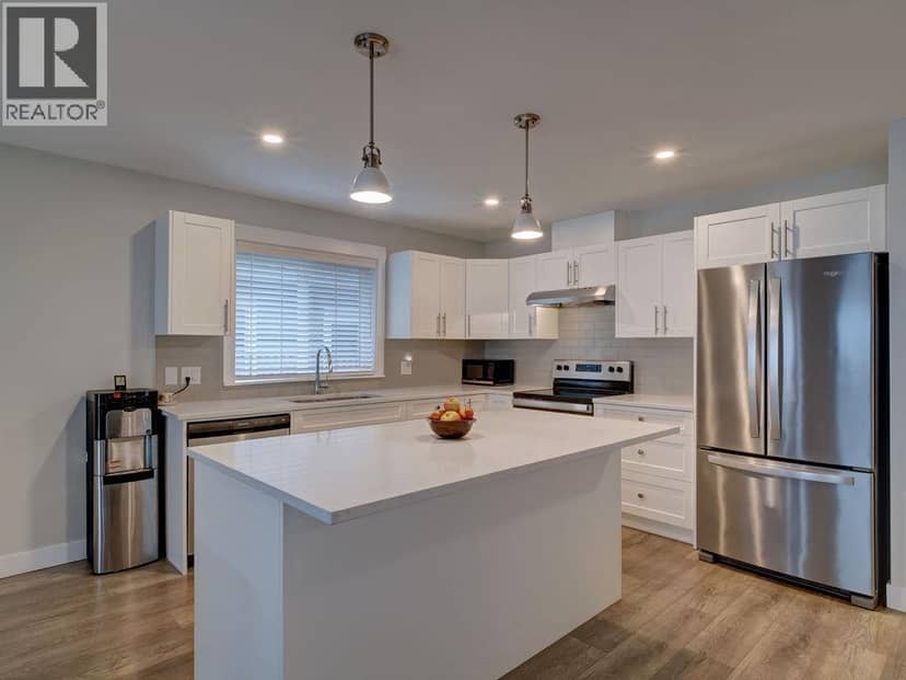 1028 CELIA CRESCENT, Gibsons, photo 6