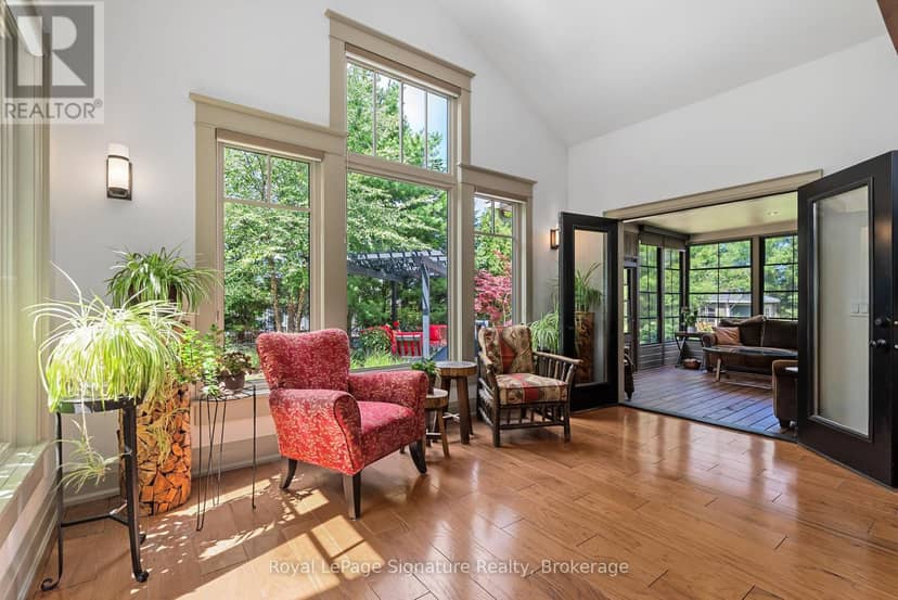 376 Sunset Boulevard — photo 13 of 40