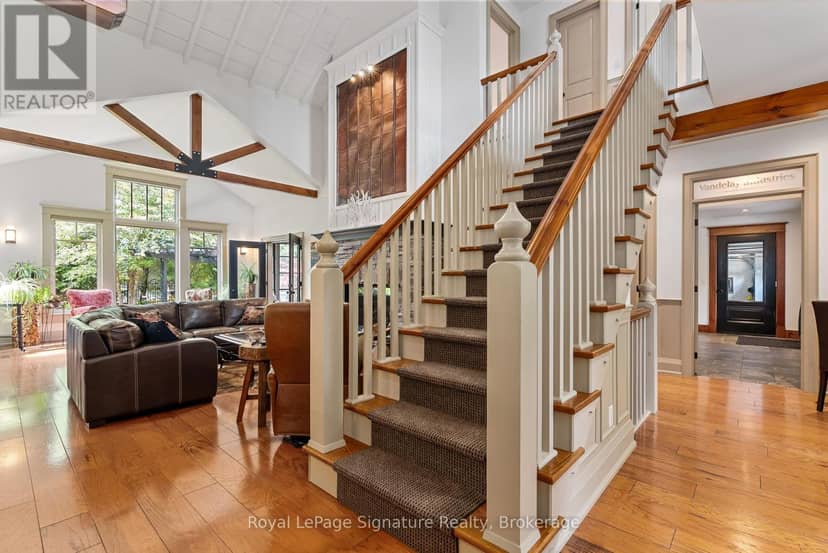 376 Sunset Boulevard — photo 21 of 40