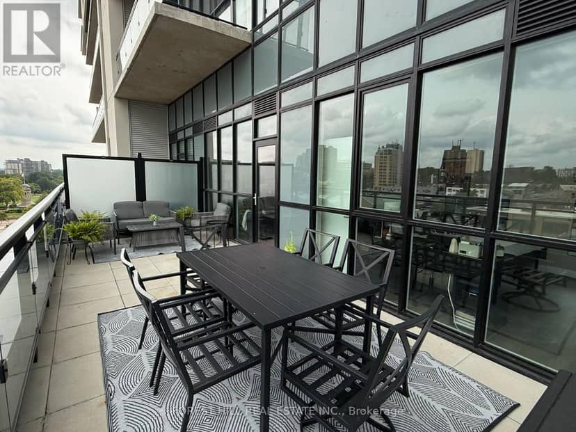 602 - 60 Charles Street W — photo 10 of 21