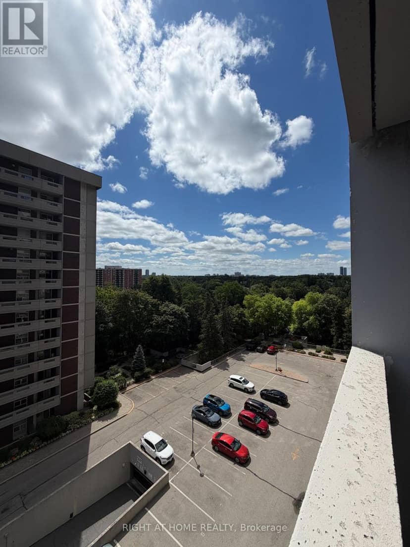 802 - 60 Inverlochy Boulevard — photo 15 of 22