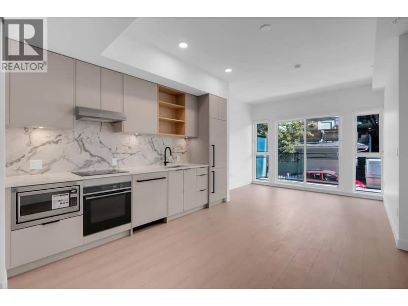 2XX 422 E 3RD STREET, North Vancouver
