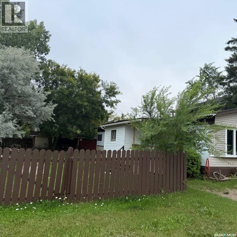 251 30th STREET W, Battleford, photo 2