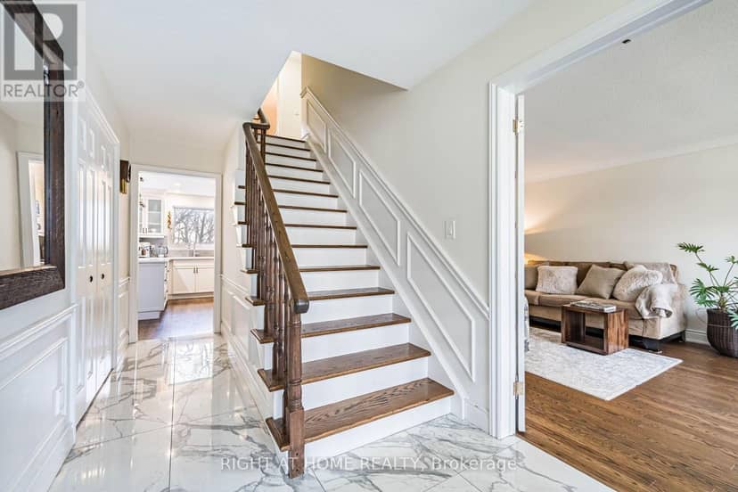 1941 Four Seasons Drive, Burlington, photo 5