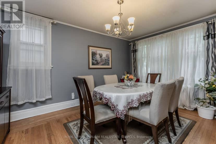 1088 King Street E — photo 16 of 40