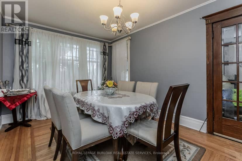 1088 King Street E — photo 17 of 40