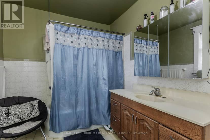 1088 King Street E — photo 31 of 40