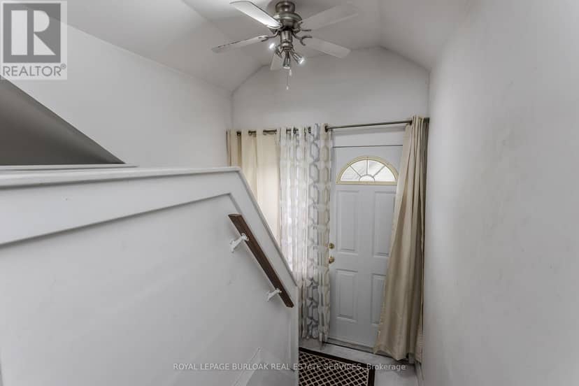1088 King Street E — photo 33 of 40