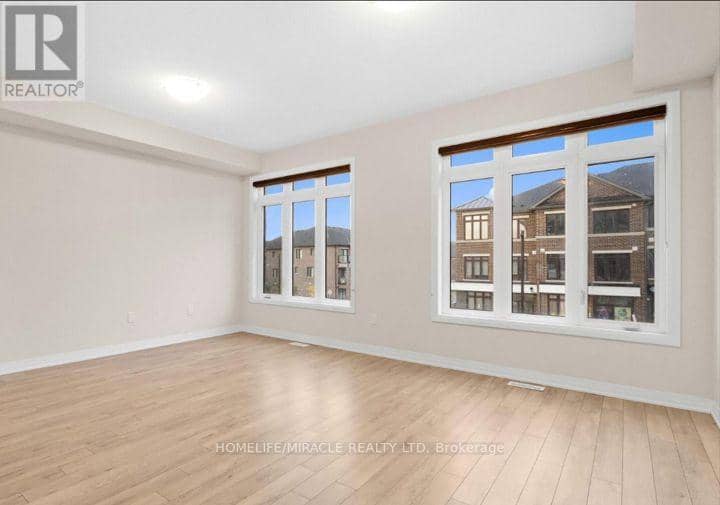 109 - 585 Colborne Street E — photo 4 of 27