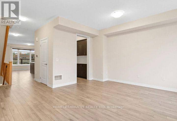 109 - 585 Colborne Street E — photo 6 of 27