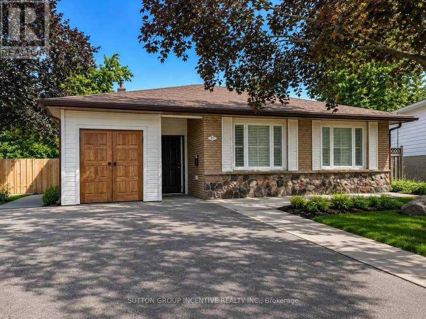 35 Davies Crescent — photo 1 of 25