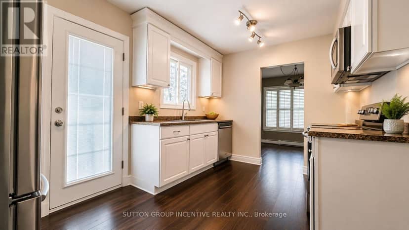 35 Davies Crescent — photo 10 of 25