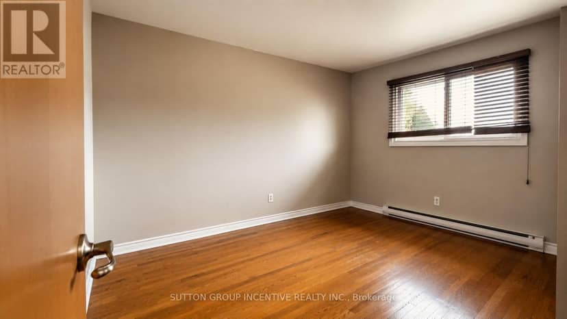 35 Davies Crescent — photo 12 of 25