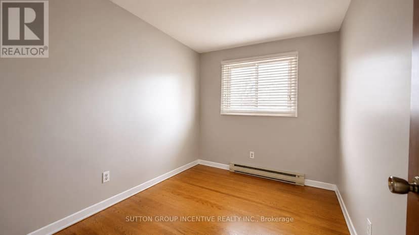 35 Davies Crescent — photo 13 of 25
