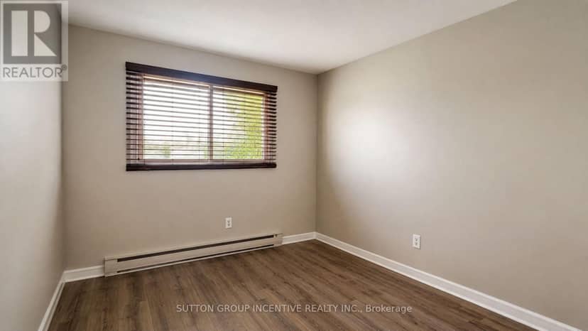 35 Davies Crescent — photo 14 of 25